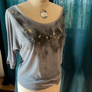 Womens short sleeve top by Decree, size medium. In great condition.